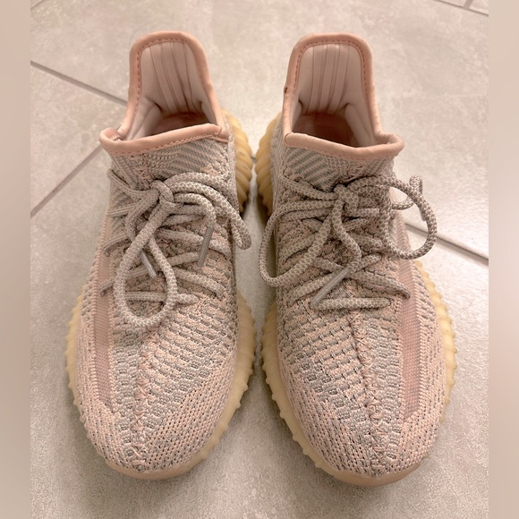 Yeezy Boost 350 V2 Synth - Sz 6.5 women’s - Picture 3 of 11